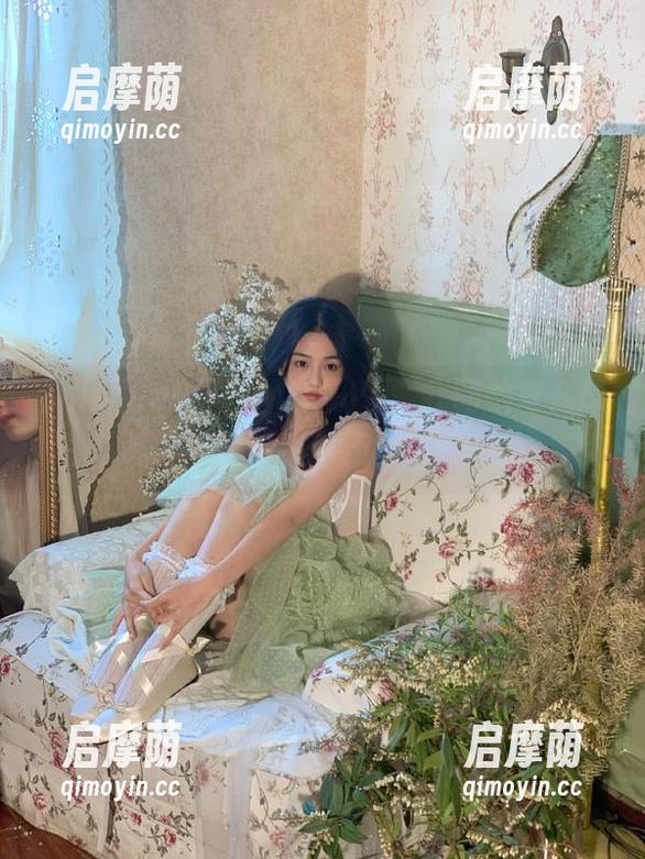 hlw网页忙着扔瓜，我的脸埋在瓜瓣里，怎么还有戏？