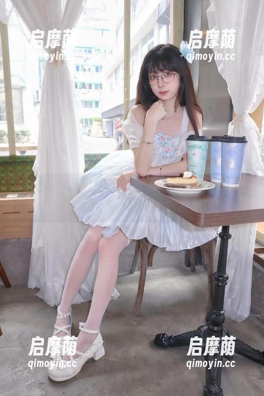 ios的hlw让我发掘新技能——如何一边吃瓜一边不被女朋友发现！