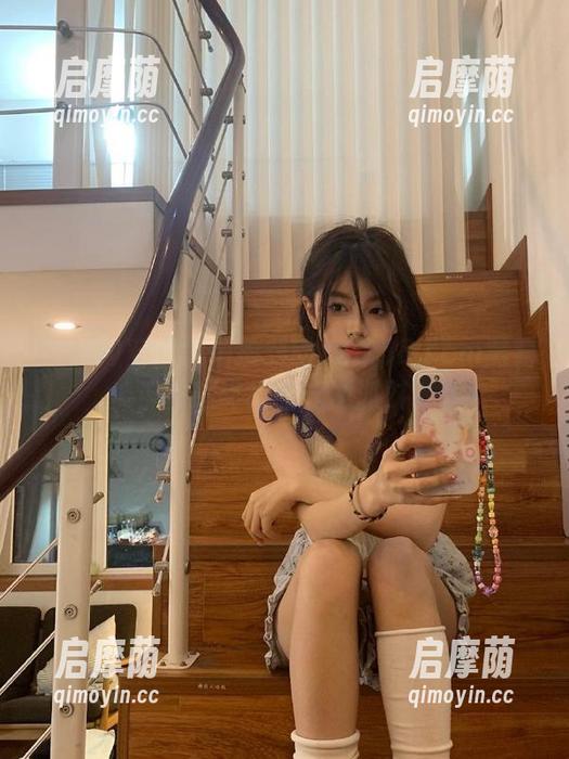 安卓悄悄捡到的zztt88.ccm黑料，掀起真相的泳池派对？