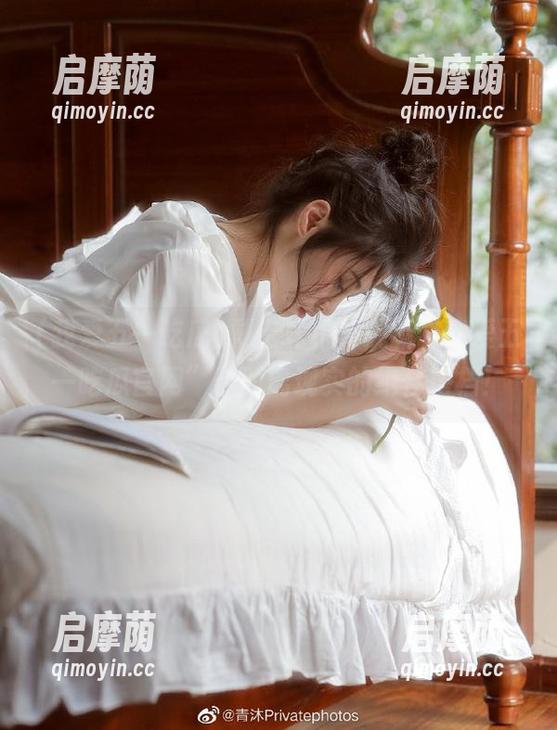 戴上耳机，观看“我爱五一吃瓜官网”，脱离现实的绝佳搭档！