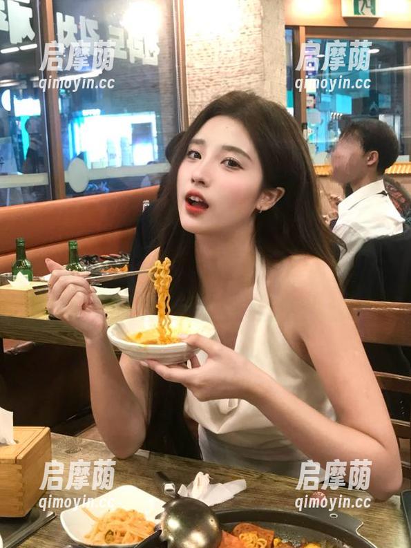 黑料不打烊：新月搜索导航引领我进入“八卦”世界，简直停不下来。